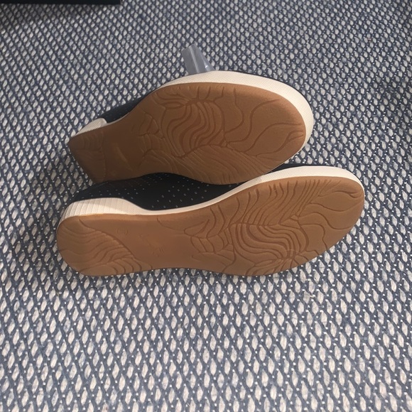 Dansko Orli Leather sneaker - Picture 10 of 11